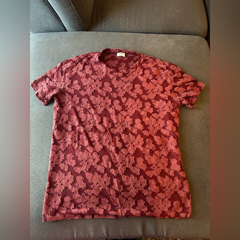Wilfred (Aritzia) - textured floral embroidered Tshirt